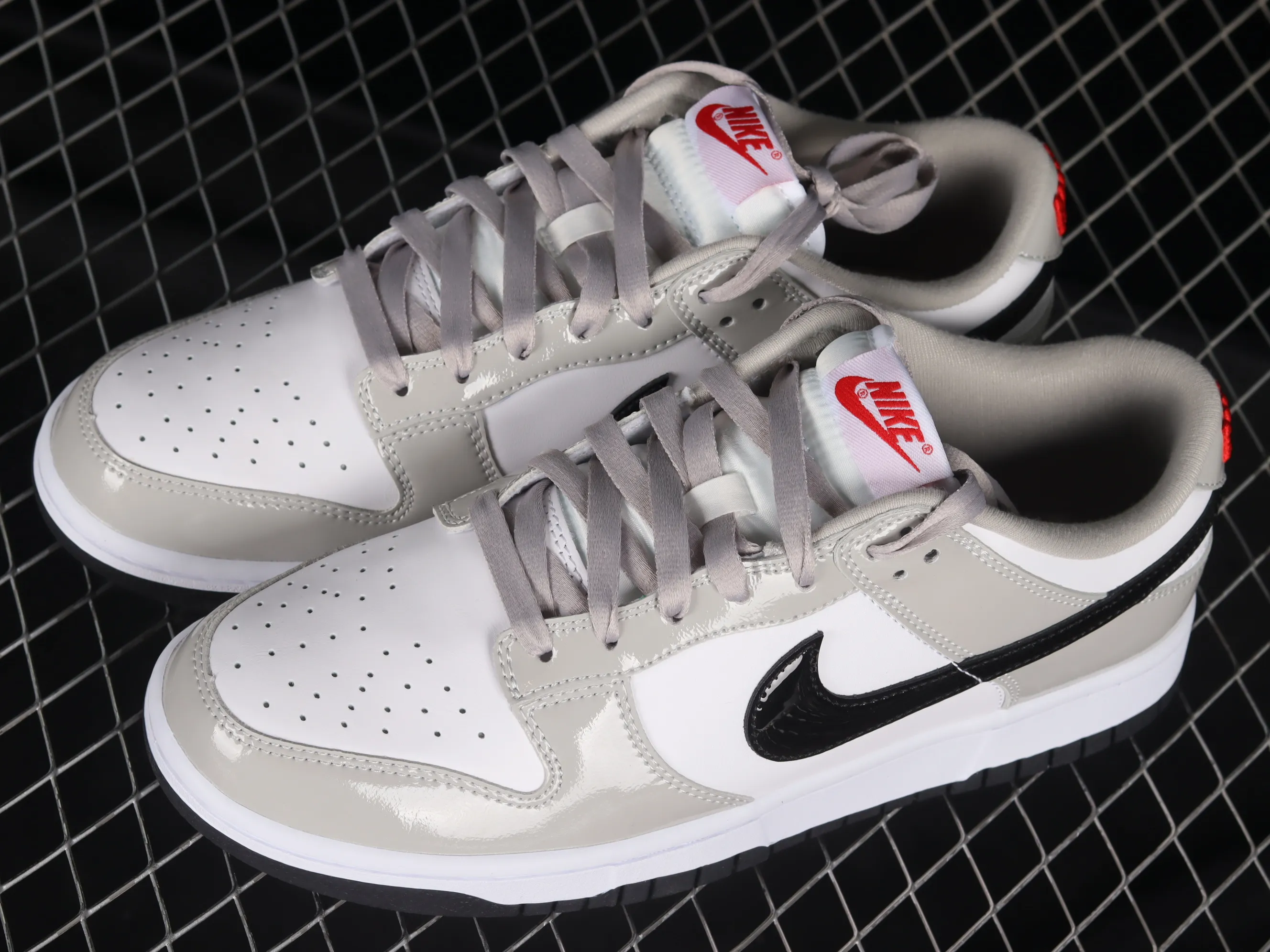All Categories Nk SB Dunk Series Nk SB Dunk Low Low-top sneakers C version Nk Dunk Low "Light Iron Ore" Patent leather gray SB low-top sports and leisure sneakers DQ7576-001